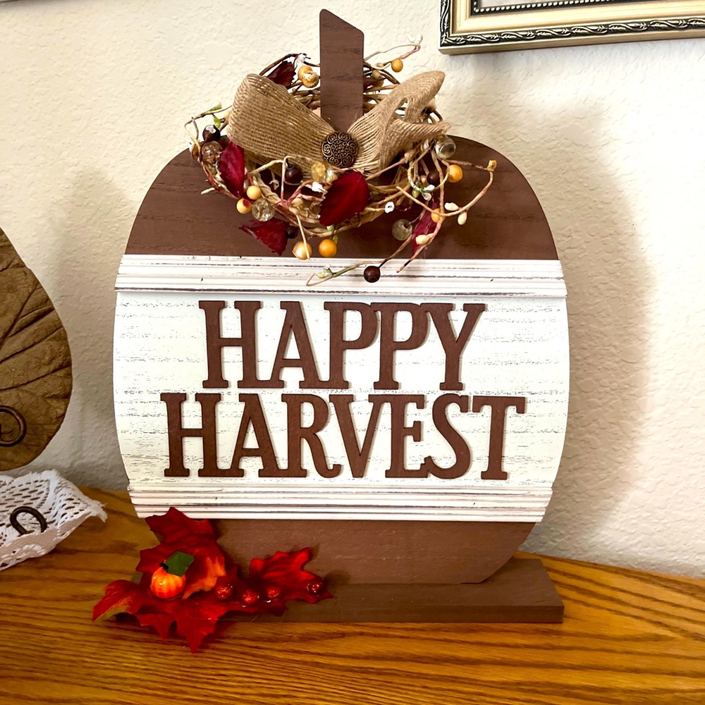 “HAPPY HARVEST” LARGE FREESTANDING PUMPKIN decor